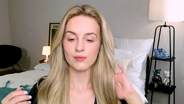 RozzitaBedberry online show from September 20, 2025, 6:07 am