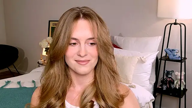 RozzitaBedberry online show from September 18, 2025, 1:03 pm