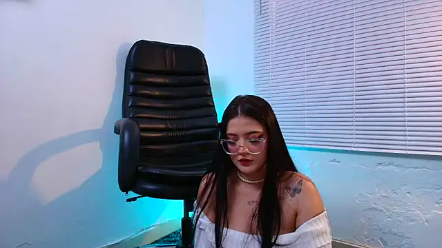 Snapshot of Susana_hank2 chatting on February 24, 2026, 9:04 pm Susana hank2 online show from February 24, 2026, 9:04 pm