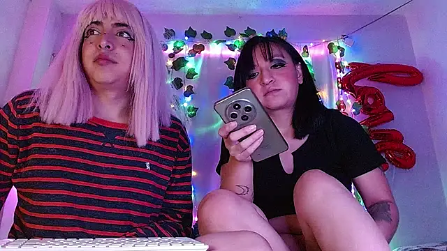 Snapshot of the_lesbian_game chatting on February 28, 2025, 6:21 am the lesbian game online show from February 28, 2025, 6:21 am