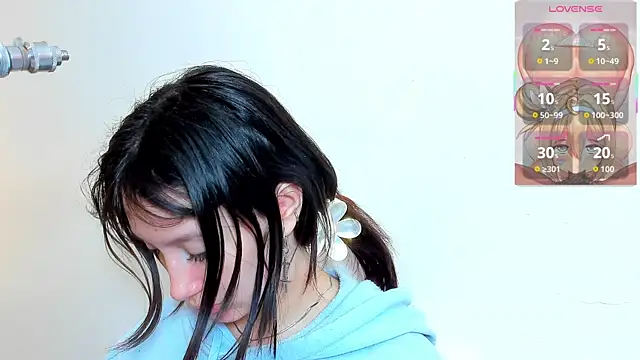 lizzy davis 1 online show from November 9, 2025, 4:05 am