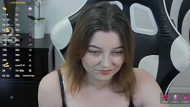 pretty little thing online show from May 29, 2026, 7:31 pm