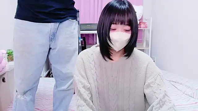 Mia--meow online show from November 5, 2025, 12:19 pm