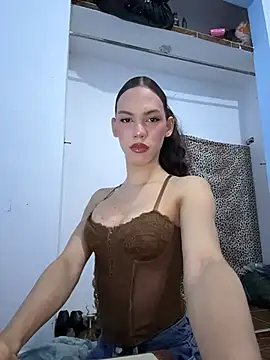 Snapshot of Carlita_cute chatting on April 19, 2026, 6:32 pm Carlita cute online show from April 19, 2026, 6:32 pm