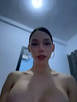 Snapshot of Carlita_cute chatting on May 2, 2026, 7:35 am Carlita cute online show from May 2, 2026, 7:35 am