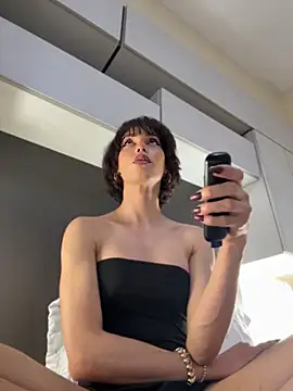 Carlita cute online show from June 18, 2026, 9:14 am