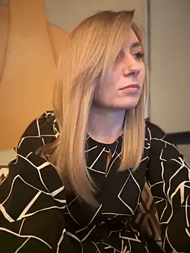 Snapshot of Crazy-Rosa chatting on January 18, 2025, 4:10 pm Crazy-Rosa online show from January 18, 2025, 4:10 pm