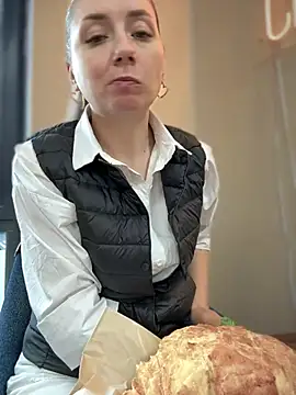 Snapshot of Crazy-Rosa chatting on March 12, 2025, 12:36 pm Crazy-Rosa online show from March 12, 2025, 12:36 pm