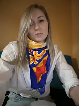 Snapshot of Crazy-Rosa chatting on February 10, 2025, 5:52 pm Crazy-Rosa online show from February 10, 2025, 5:52 pm