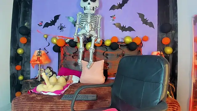 MaduraLuciana online show from October 24, 2025, 10:47 am