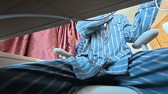 YunheLEE online show from December 19, 2025, 8:17 am