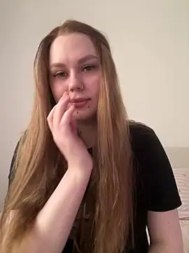 Snapshot of Marylallka5 chatting on July 8, 2026, 6:58 am Marylallka5 online show from July 8, 2026, 6:58 am
