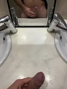 Snapshot of RonH1234 chatting on February 18, 2026, 10:39 pm RonH1234 online show from February 18, 2026, 10:39 pm