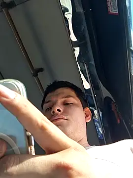 Snapshot of _Ottis_ chatting on February 3, 2026, 7:41 pm Ottis online show from February 3, 2026, 7:41 pm