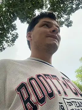 Snapshot of _Ottis_ chatting on February 15, 2026, 1:43 pm Ottis online show from February 15, 2026, 1:43 pm