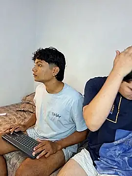 Snapshot of _Ottis_ chatting on February 5, 2026, 2:40 am Ottis online show from February 5, 2026, 2:40 am