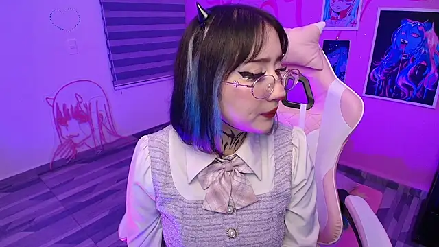 Snapshot of Miwa_violet chatting on July 1, 2026, 4:02 am Miwa violet online show from July 1, 2026, 4:02 am