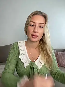 Snapshot of belle98 chatting on December 15, 2025, 12:33 pm belle98 online show from December 15, 2025, 12:33 pm