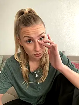 Snapshot of belle98 chatting on November 23, 2025, 1:21 pm belle98 online show from November 23, 2025, 1:21 pm