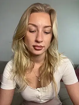 Snapshot of belle98 chatting on December 18, 2025, 1:15 pm belle98 online show from December 18, 2025, 1:15 pm