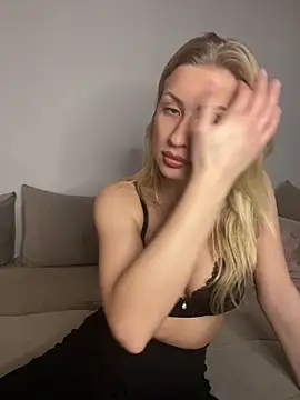 Snapshot of belle98 chatting on December 20, 2025, 2:53 pm belle98 online show from December 20, 2025, 2:53 pm