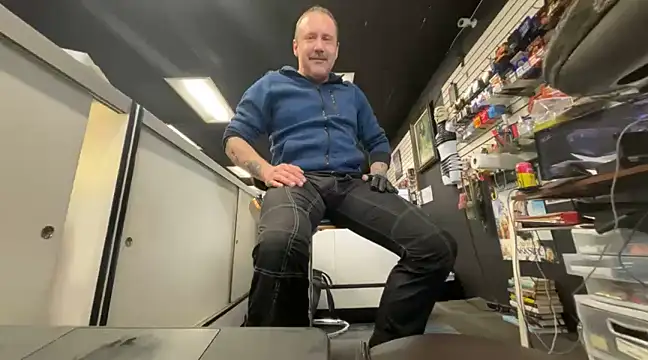 Snapshot of RawRyder8 chatting on January 24, 2025, 10:19 pm RawRyder8 online show from January 24, 2025, 10:19 pm