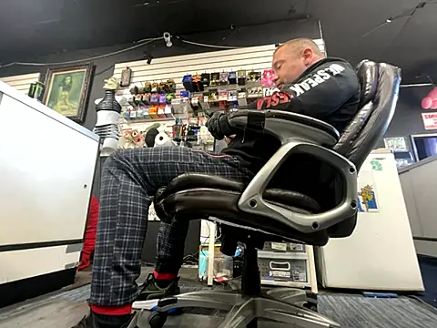 RawRyder8 online show from November 6, 2025, 9:52 pm