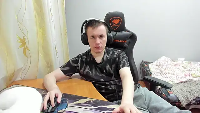 iliaskrislove online show from November 7, 2025, 12:53 pm