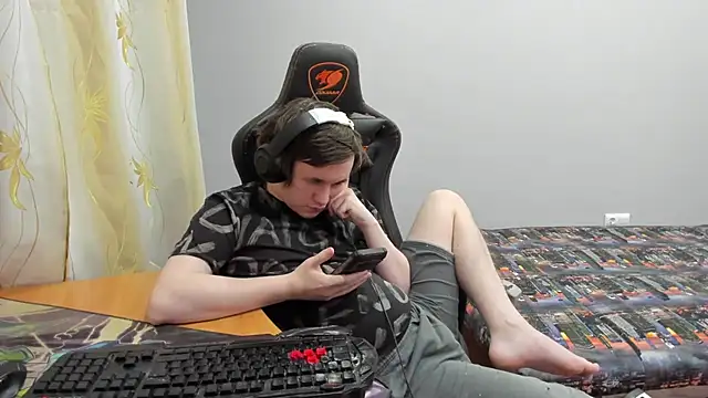 iliaskrislove online show from March 15, 2026, 9:33 pm