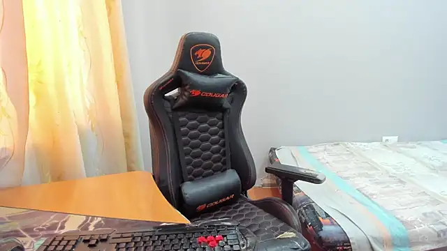 iliaskrislove online show from February 25, 2026, 5:18 am