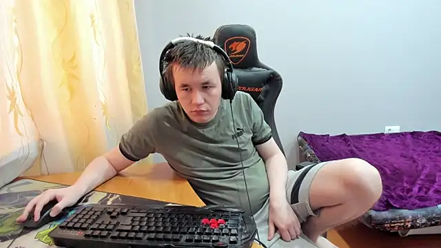 iliaskrislove online show from December 19, 2025, 6:27 am