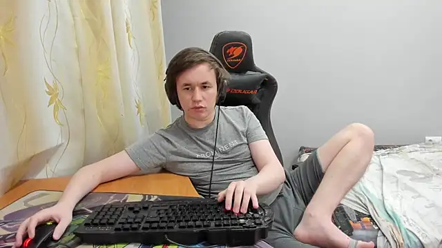 iliaskrislove online show from April 13, 2026, 10:25 pm