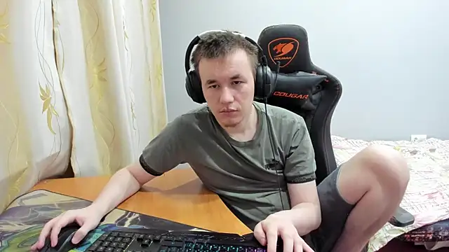 iliaskrislove online show from November 13, 2025, 9:51 pm