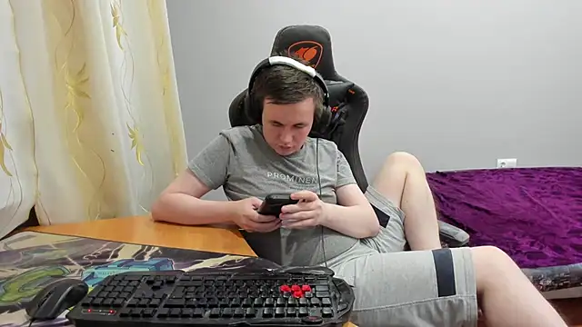 iliaskrislove online show from December 16, 2025, 3:27 pm