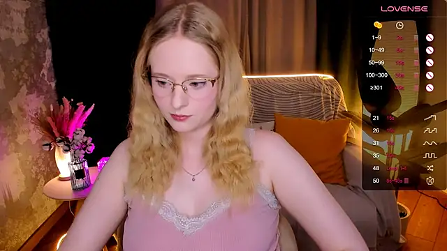 Aemilia  online show from November 9, 2025, 6:17 am