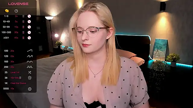 Snapshot of Aemilia_ chatting on March 20, 2025, 8:53 am Aemilia online show from March 20, 2025, 8:53 am