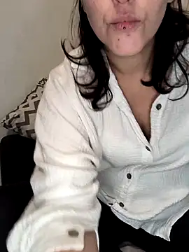 Snapshot of Linalicious chatting on May 15, 2026, 6:06 pm Linalicious online show from May 15, 2026, 6:06 pm