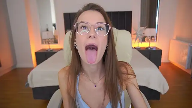 CozyMell online show from February 10, 2026, 2:38 pm