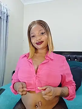 Snapshot of Sugartonguexx chatting on November 18, 2025, 8:23 pm Sugartonguexx online show from November 18, 2025, 8:23 pm