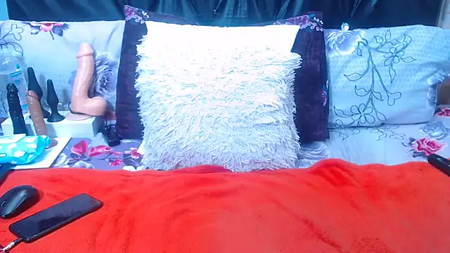 spicydiver38 online show from November 8, 2025, 7:39 pm