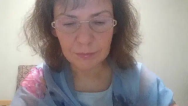 HollyJewel online show from November 4, 2025, 6:01 pm