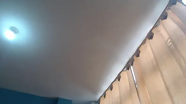 Liaroberts1 online show from February 26, 2025, 2:59 pm