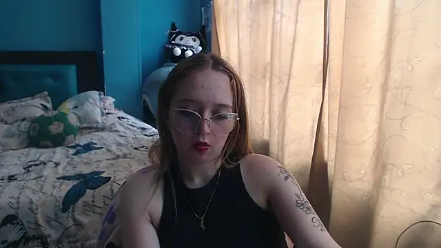 Liaroberts1 online show from March 13, 2025, 6:01 pm