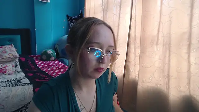 Liaroberts1 online show from March 18, 2025, 6:06 pm