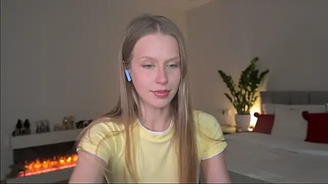 ella twinkl online show from April 25, 2026, 9:01 pm