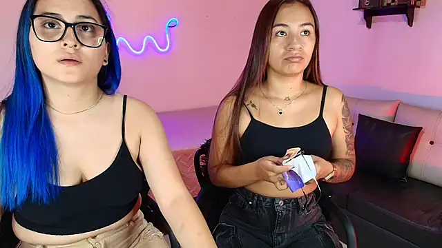 Snapshot of Jules_n_Gia chatting on March 9, 2025, 9:03 pm Jules n Gia online show from March 9, 2025, 9:03 pm