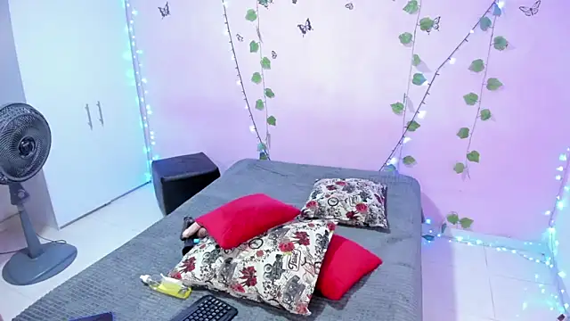 ambersmitx online show from February 15, 2025, 2:55 pm