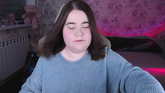 Estelle Hicks online show from April 8, 2026, 6:42 pm