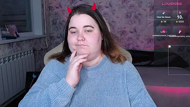 Estelle Hicks online show from October 25, 2025, 6:30 pm