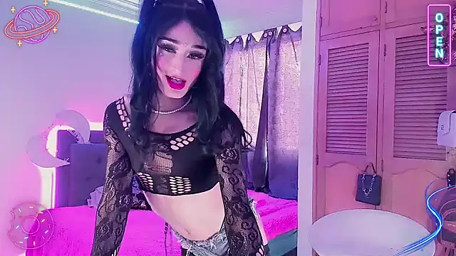 Snapshot of LittleEmmaa chatting on December 2, 2024, 5:32 pm LittleEmmaa online show from December 2, 2024, 5:32 pm